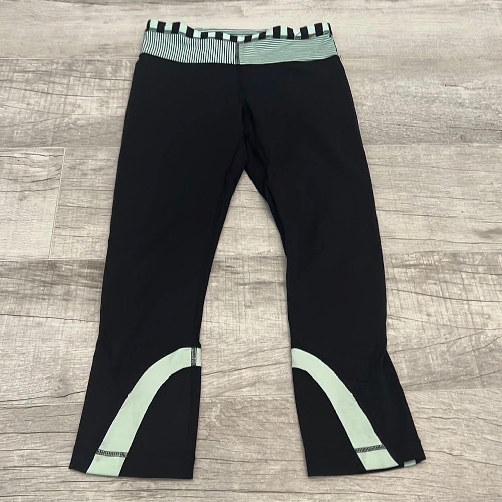 Lululemon Run Inspire Crop II Luxtreme Black Mint Size 4‎